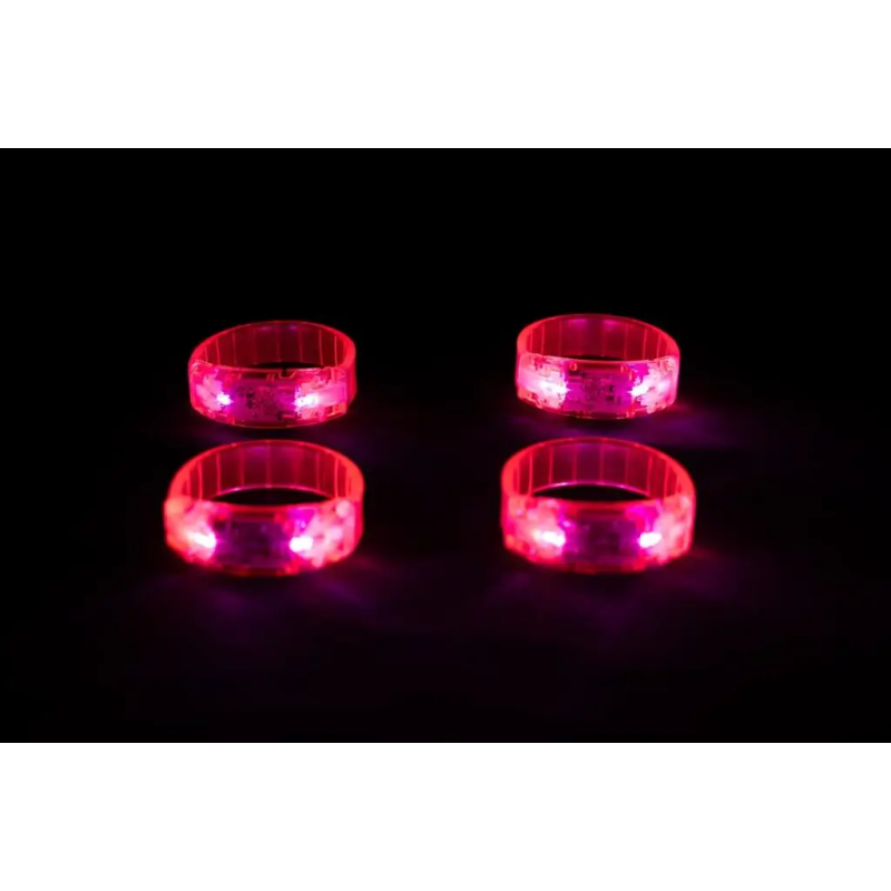 4 bracelet rose sur fond noir