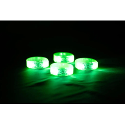 Bracelet vert sur fond noir
