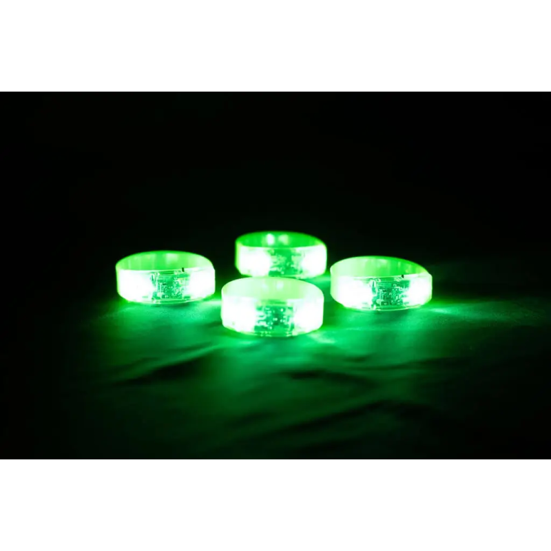 Bracelet vert sur fond noir